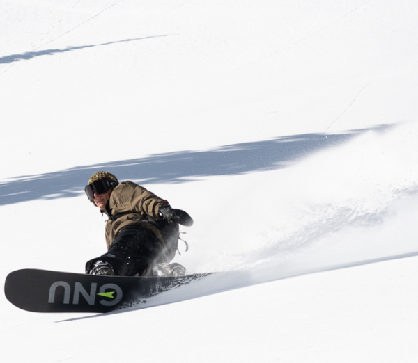 GNU Banked Country Snowboard 2024